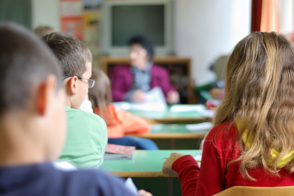 basisschoolkinderen in klaslokaal