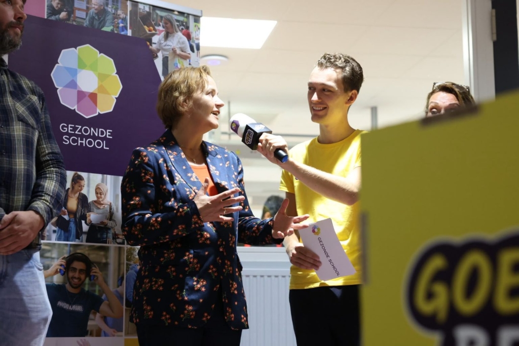 Staatssecretaris Tielen in gesprek over welbevinden op Gezonde School Berg en Bosch College in Houten